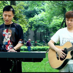 一边舌吻一边揉我的胸都没有感觉
